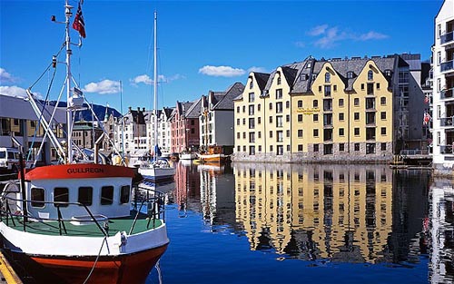 Hurtigruten Norweigan Cruise - Sund Canal Norway