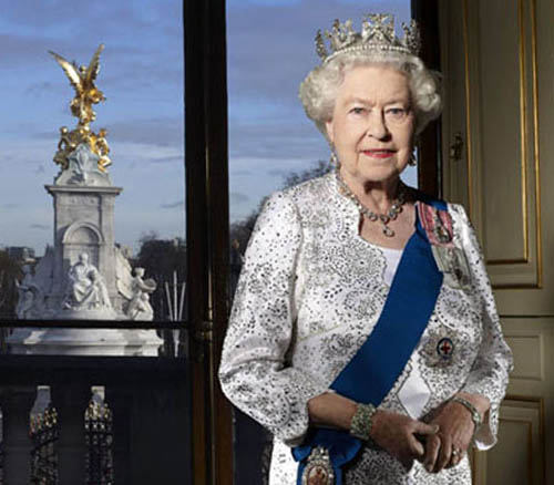 Queen Elizabeth - Diamond Jubilee official portrait