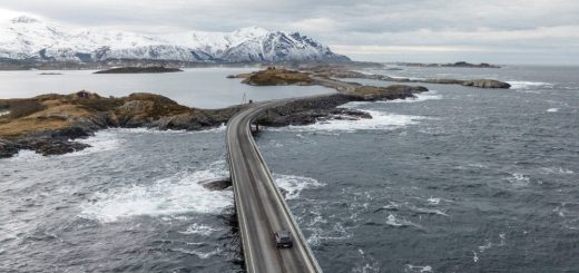 Norway Fjord road trip - drive an electric Porsche Taycan Cross Turismo